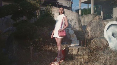 【中国韓国絡み？】キムタクの次女Ｋｏｋｉ，が着物の帯の上を歩く動画で物議「日本文化を冒とく」