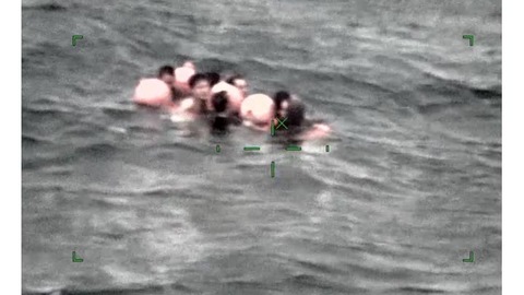 【沖縄】石垣島沖で中国籍船が転覆　ブイにしがみつき７人漂流