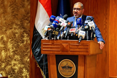 エジプト「責任はスエズ運河庁にはない。厳然と賠償を要求する」年間６６００億円の外貨を稼ぎ出す重要施設