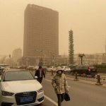 【北京】まるで火星？「この10年で最悪」の黄砂　視界不良、大気汚染も深刻