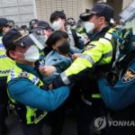【韓国】 釜山の青年団体、日本領事館前でデモ二日目～「我々の意見を日本に伝えないなら領事館はいらない。閉鎖せよ」