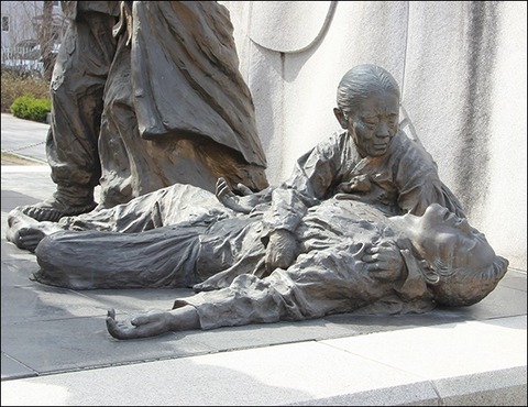 【また韓国の捏造】 日本軍の銃刀で死んだ「独立万歳運動」主導した母子、102年後に立てられた追悼碑