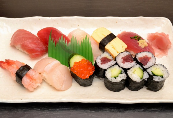 【画像】寿司、海外で驚愕の進化を遂げていたｗｗｗｗｗｗｗｗｗｗｗ