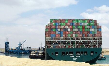 離礁の貨物船「エバーギブン」留め置き続く　賠償協議が難航―スエズ運河