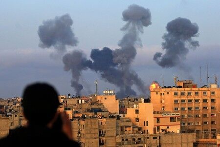 【パレスチナ自治区ガザ空爆】ロケット弾で26人死亡　イスラエル軍とハマスが交戦 ネタニヤフ首相 今後の作戦「攻撃の強さ頻度を上げる」