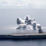 【軍事】米海軍、新型空母の耐衝撃性能試験で爆薬約18トン使用 地震も観測