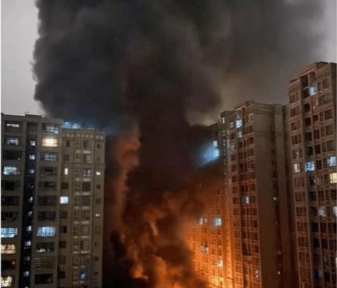 【速報】 中国、EV駐車場のEV300台が一気に爆発炎上してしまう 「消防隊も来たがEVバッテリーは破裂を続け全焼した」
