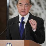 中国外相「北朝鮮への制裁緩和を」　非核化優先の米牽制