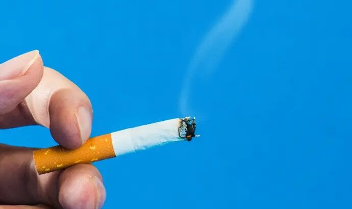 【愛煙家に朗報】タバコの煙成分が新型コロナ発現を抑制することを確認