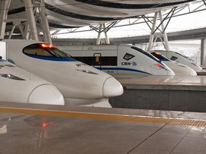 【中国の動画サイト】中国高速鉄道は「日本を超えて」自主開発できるまでになっているので、「パクリとの指摘は当たらない」