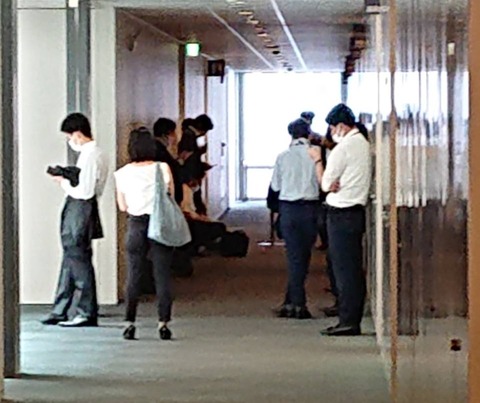 【速報】公明党代議士の事務所に東京地検特捜部の家宅捜索　報道関係者などが詰めかけ、騒然とした状況