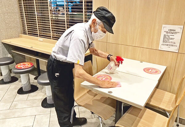 93歳のマック店員「働くことが好き」　週4日、夜に5時間勤務
