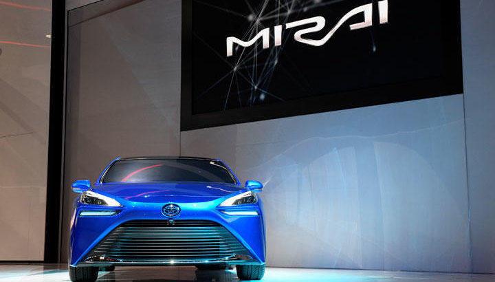 テスラvsトヨタ　燃料電池車MIRAIは失敗だったのか　戦略を比較