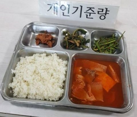 【グルメな飯テロ韓国軍】「1人当たりの肉の配食量35g」　また粗末な給食告発