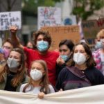 【きこう】グレタ、欧州他８０カ国で若者率い「気候ストライキ」 マスクを着用大行進「私たちは変化を求む私たちこそ変化そのものだ」