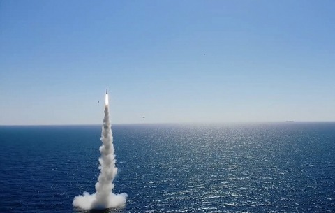 韓国海軍、潜水艦からの弾道ミサイル発射実験に成功！日韓米同盟で中国、北朝鮮を牽制へ