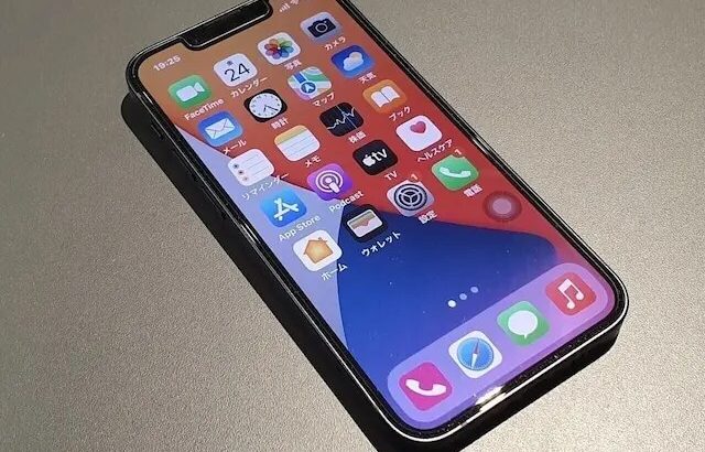 【なぜ❓】賢い投資家は「iPhoneを使わない」その理由は？