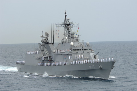 【敵国?】日本の哨戒機の脅威を受けて韓国の軍艦が最新鋭に生まれ変わった