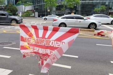 日本大使館前で「旭日旗の火刑式」、韓国の大学生を送検＝韓国ネット「頑張った」「世界がこれを見たら…」