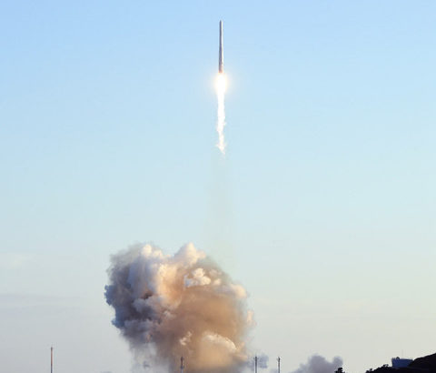 【韓国】初の国産ロケット｢ヌリ号｣…来年5月に発射の性能検証後、来年12月、本物の衛星を送り宇宙任務遂行予定