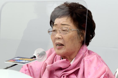 【韓国】慰安婦被害者の李容洙さん、外交部次官を叱責…「空虚な約束ではなく国連に行こう」