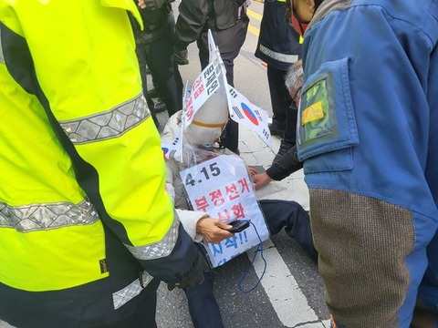 【韓国】「少女像の場所」先占を巡って衝突…保守・反日団体の葛藤深まる