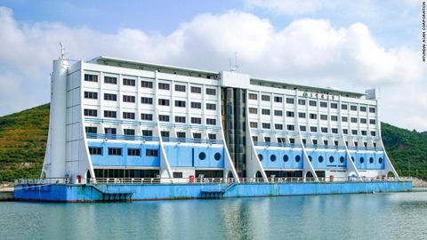 北朝鮮で朽ちゆく世界初の「海上浮遊式ホテル」