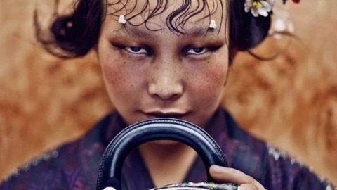 【中国】ディオールの「小さな目」の写真に批判、写真家が謝罪