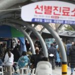 【悲報】韓国人さん、コロナ検査を受けるために何時間も並ぶ