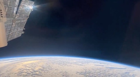 前澤友作氏、ISSからタイムラプス撮影した“24秒の地球一周動画”公開 「美しい」「涙出そう」奇跡のような光景に反響