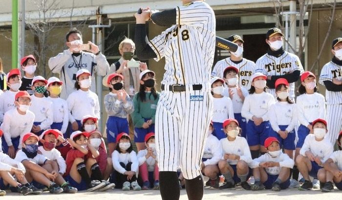 阪神・佐藤輝明に洗礼　野球知らない子から「おまえ、誰やねん」　少年少女の認知度上げて成績も上げるで