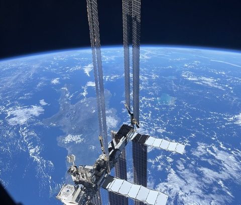 【画像】地球は青かった…前澤友作氏　ISSから撮影した地球の画像を投稿「これほんとにやばくない！？」