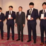 阪神・井上広大ら４人が成人式記念品授与式に出席　井上「自分の行動一つ一つに責任を持つことが一番」