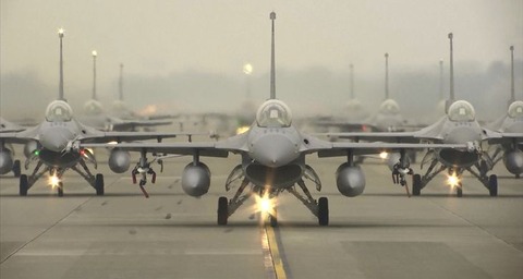 【軍事】台湾の強い「決意表明」　最新改良戦闘機Ｆ１６Ｖで「エレファント・ウォーク」披露・・・識者 「中国軍機と互角以上に戦える」