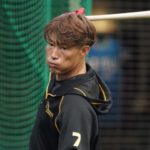 「本当に40歳？」阪神糸井、強烈ライナーを棒に直撃させる“神業”にファン驚愕