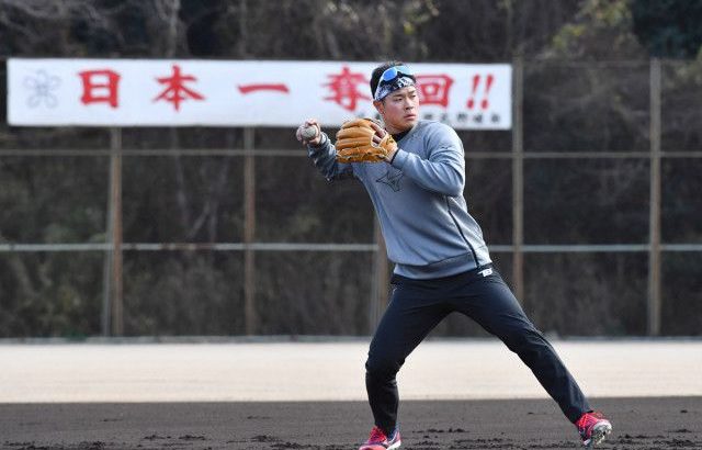 阪神・佐藤輝明が自主トレ公開　三塁守備への意欲も明かす