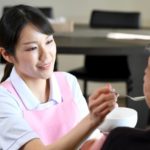 【どうなる日本？】「若者の介護士離れ」が深刻…留学生入国ストップで養成校の募集停止相次ぐ