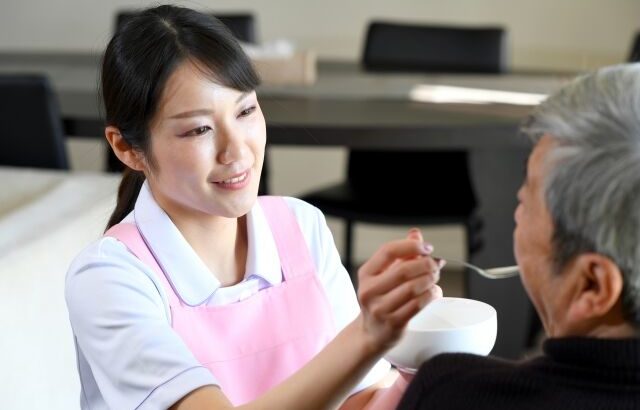 【どうなる日本？】「若者の介護士離れ」が深刻…留学生入国ストップで養成校の募集停止相次ぐ