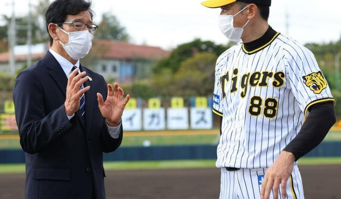 侍ジャパン栗山英樹監督が阪神視察「非常に楽しみな選手」佐藤輝明に期待