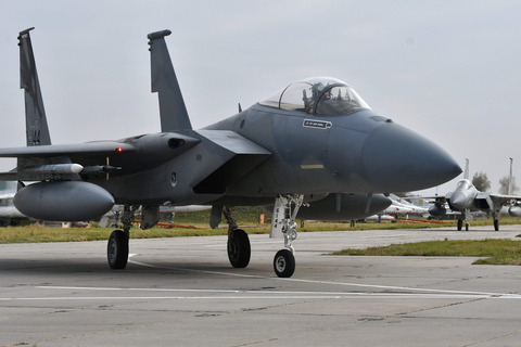 【軍事】インドネシア、米F１５戦闘機３６機、仏ラファール戦闘機４２機を購入へ