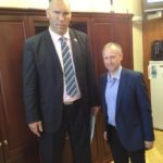 【悲報】ロシアで一番デカい議員213cm140kgもある巨人
