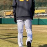 阪神・中野がスパイクを履いて練習。次クールから全体ノックに合流したい