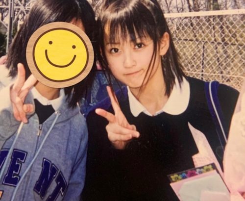 小松彩夏、20年前の中学卒業式写真に「美人」「かわいい」