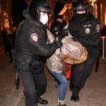ロシア35都市で反戦デモ、1103人拘束