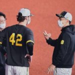 悪夢の大逆転負けから一夜明け　阪神・矢野監督が救援陣に訓示　ケラーとは談笑