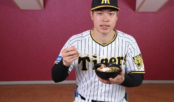 阪神　甲子園の選手コラボグルメに「サトテルのWチキン輝（テリ）ヤキ丼」など新たに8選手の新メニュー
