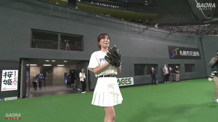 元AKB48の宮崎美穂（28）ミニスカノーバン投球にファンが歓喜