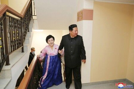 【北朝鮮】 正恩氏、看板アナに新居贈呈　平壌に住宅街竣工