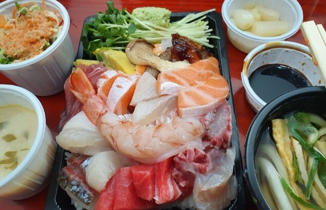 釜山の寿司屋で出されるちらし寿司1700円wwwww