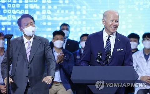 バイデン大統領「韓国と供給網強化で協力」　サムスン半導体工場を視察